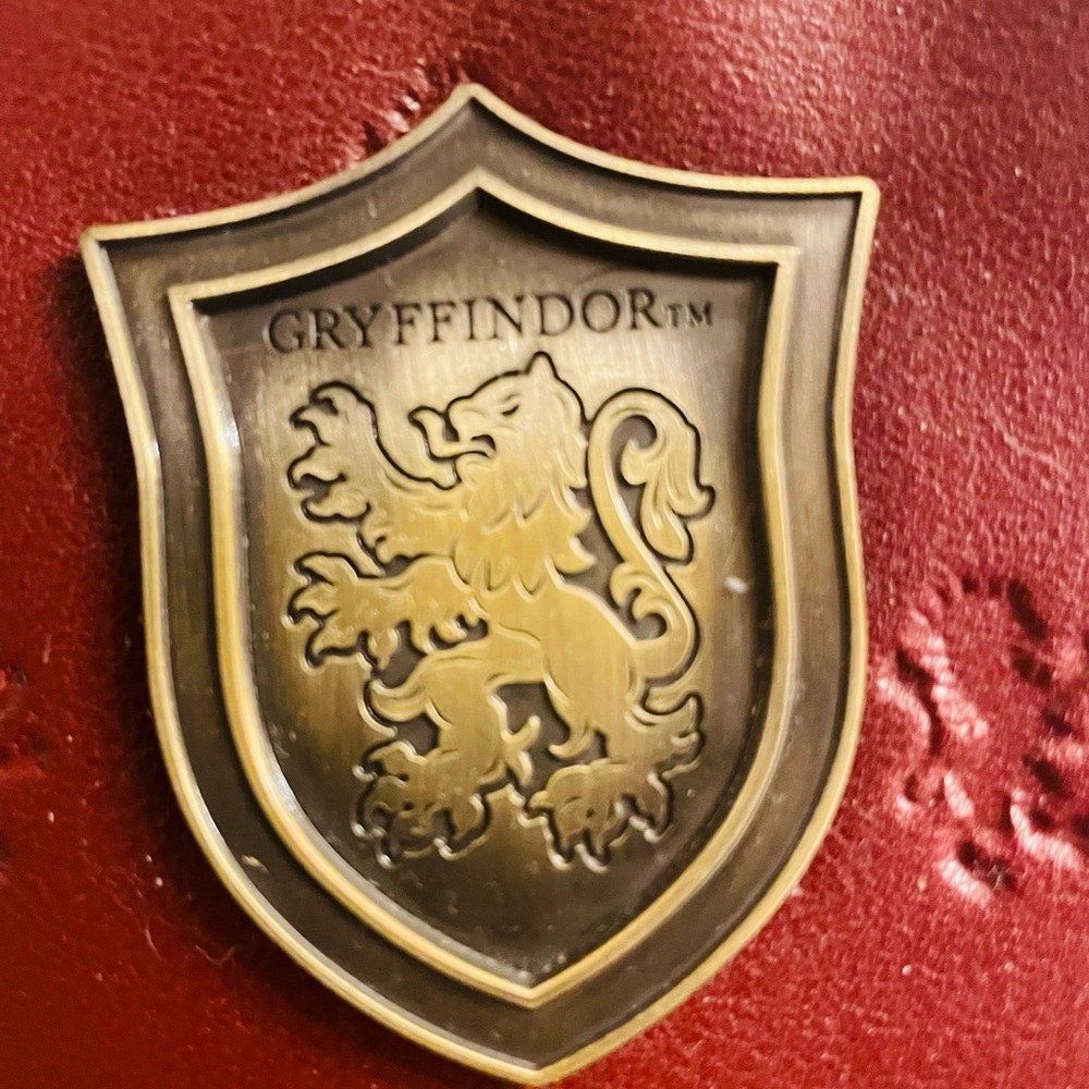 Harry Potter Embossed Gryffindor Maroon Backpack with Embossed Crest - Picture 3 of 11